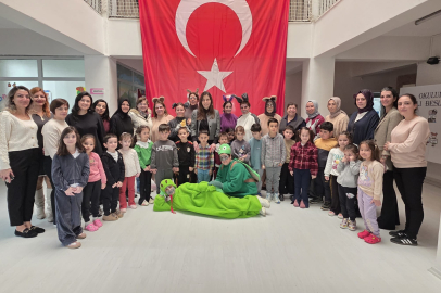 Özel Eğitim velileri tiyatro sahnesinde çocuklarla buluştu