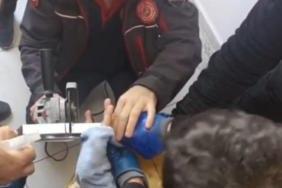 Parmağı akıllı tahtaya sıkışan öğrenci itfaiye ekiplerince kurtarıldı