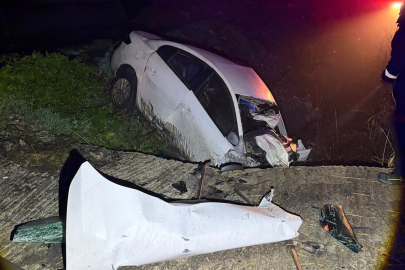 Şarampole devrilen otomobildeki 2 kişi hayatını kaybetti