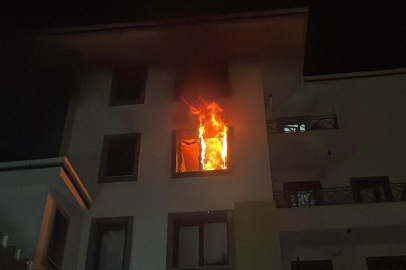 Tartıştığı annesine kızıp daireyi ateşe verdi