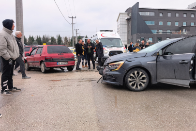 Bursa'da otomobiller çarpıştı: 1 yaralı