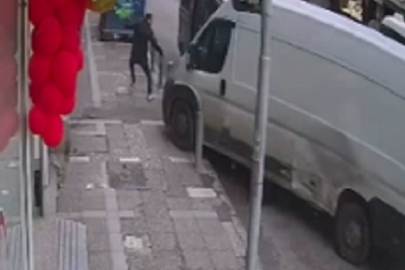 Freni patlayan minibüs, kaldırımdaki yayaya çarptı