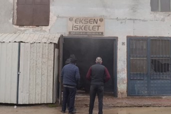 Mobilya imalathanesinde yangın