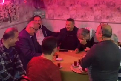 Şakacı kahveye gelen çıkamıyor