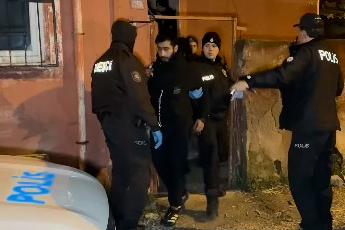 Evde 18 düzensiz göçmen yakalandı