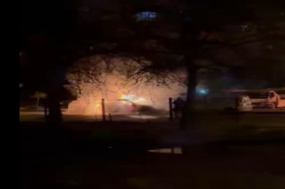 Hem kendinin hem de kız arkadaşının aracını yaktı