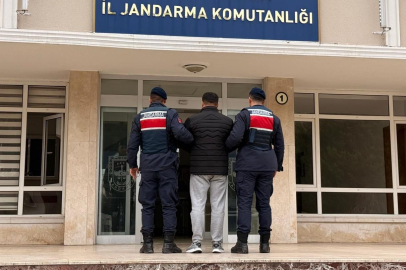 Plakasız araçla yakıt alıp kaçtı, jandarma yakaladı