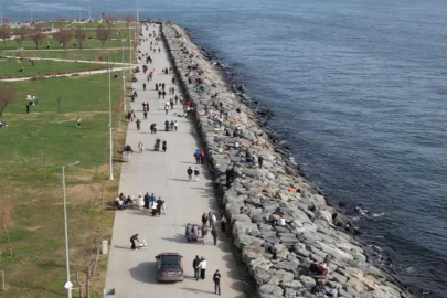 Avcılar'da güneşli havayı fırsat bilenler sahile koştu