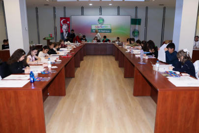 Bursa'da çocuklar bir günlüğüne ressam oldu