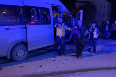 Bursa'da otomobil ile minibüs çarpıştı: 9 yaralı