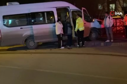 Bursa'da otomobil ile minibüs çarpıştı: 9 yaralı