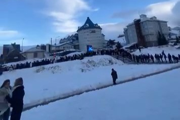 Uludağ'daki teleferik kuyruğu şaşırttı