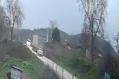 Bursa'daki kaza güvenlik kamerasında