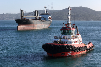 İstanbul Boğazı'nda sürüklenen gemi kurtarıldı