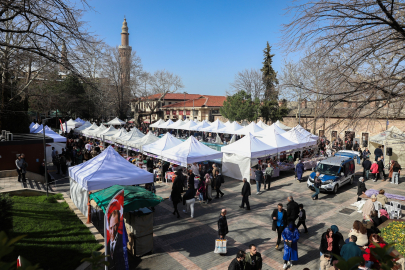 ‘Meydan Kadınların’ dayanışma pazarı doldu taştı