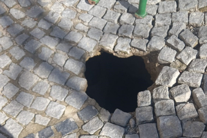 Tarihi altyapı çöktü, yol trafiğe kapatıldı