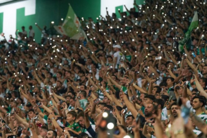 Bursaspor tribünde devlerle yarışıyor