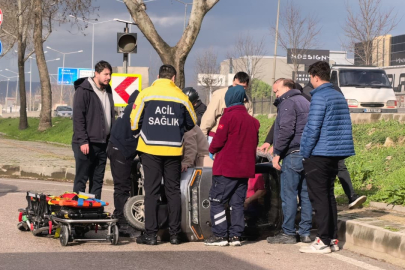 Devrilen triportörde annesi yaralanan çocuk gözyaşlarını tutamadı