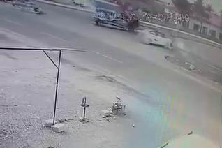 Kamyonete çarptı, hayatını kaybetti