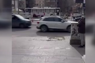 Tadilat nedeniyle çıkan silahlı kavga kameraya yansıdı