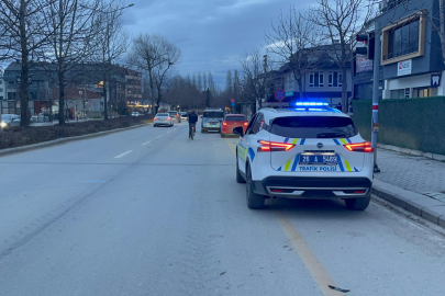 Bisikletli 72 yaşındaki vatandaşa motosiklet çarptı