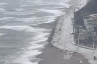 Karacabey'de fırtına ve sağanak sonrası deniz taştı