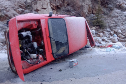 Şiddetli rüzgar otomobili yan yatırdı