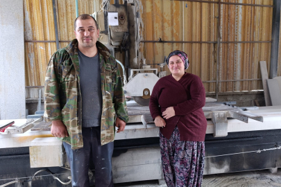 Sosyal medyada tanıştığı eşi için mermer ustası oldu