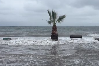 Bursa’da denizle kara birleşti, sokaklar göle döndü