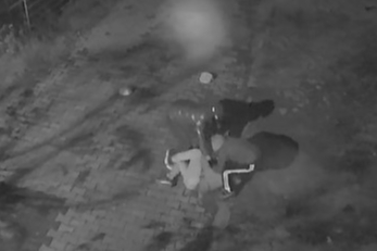 Yaşlı adamı yerlerde sürükleyip birikimini çalan 3 şüpheli yakalandı