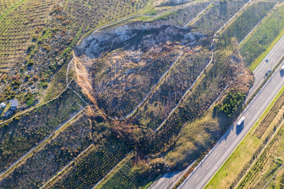 İzmir - İstanbul otoyolunda korkutan heyelan