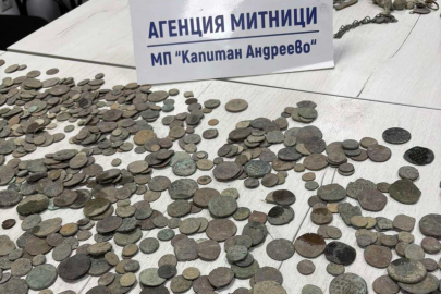 Türkiye'den kaçırılan binlerce sikke ve obje komşuya takıldı