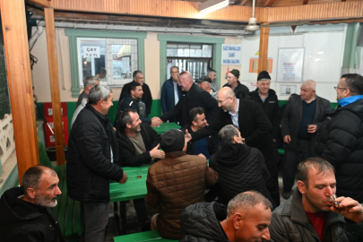 Başkan teravih sonrası vatandaşlarla buluştu