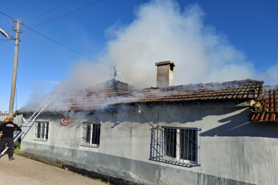 Bursa'da yaşlı çiftin evi alevlere teslim oldu