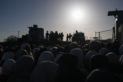 Mescid-i Aksa’da 80 bin kişi Ramazanın ilk cuma namazını kıldı