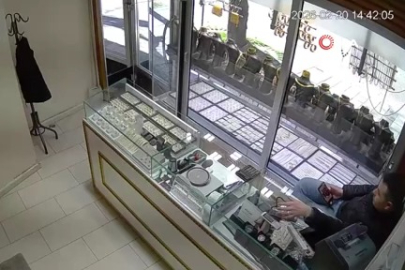 Bursa'da kuyumcu soygunu güvenlik kamerasında
