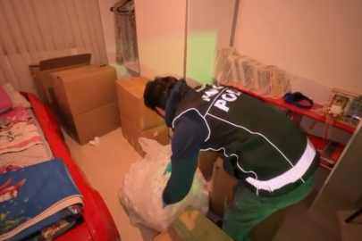 Anne-oğul 230 bin uyuşturucu hapla yakalandı