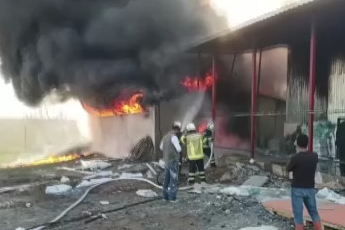Plastik fabrikasında yangın