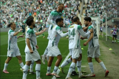 Rakipler  kaybetti, Timsah kazandı