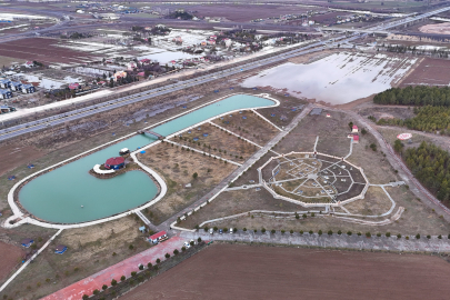 Yağmur suları ikiz gölet oluşturdu