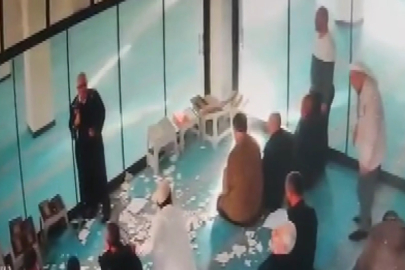 Caminin tavan alçısı cemaatin üstüne düştü