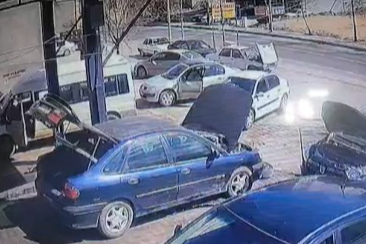 El frenini çekmeyi unuttu, araç anayola çıktı