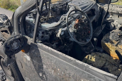 Seyir halindeki otomobil alev alev yandı