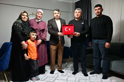 Yıldırım Belediye Başkanı Yılmaz, iftarda şehit er Samet Çaldır’ın ailesine misafir oldu