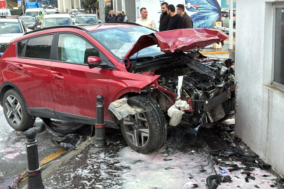 3 aracın karıştığı zincirleme trafik kazasında 2 kişi yaralandı