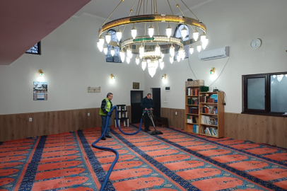 Balkanlar'daki camilerde Ramazan temizliği