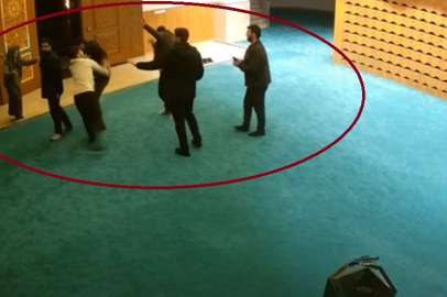 Ayakkabısının kaybolduğunu söyleyip cami görevlilerine saldırdı