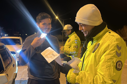 Ehliyetini zarftan çıkarmak için 1 ay torpidoda tutup çevirmeye girmeyi bekledi