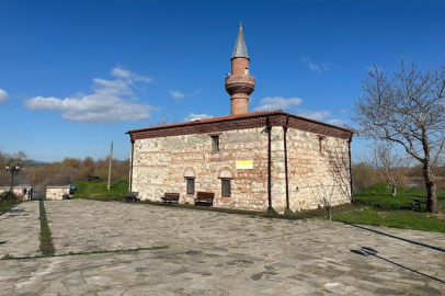 Uluabat Gölü'nün suları 625 yıllık camiyi tehdit ediyor