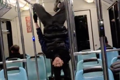 Bursa'da gençlerin metroda tehlikeli oyunu kameraya yansıdı